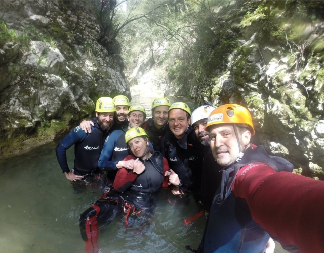 Grupo equipaso en el barranco.jpg